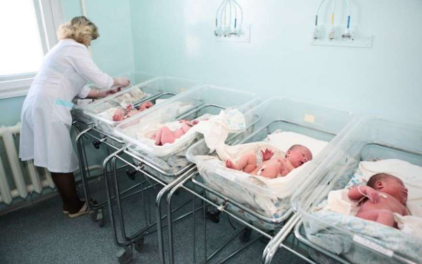 Îndemnizația unică la nașterea copilului s-ar putea dubla și constitui 5300 lei