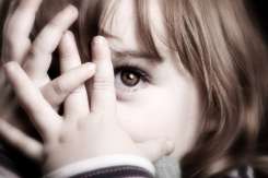 8 răni emoționale care îi rămân copilului pentru totdeauna