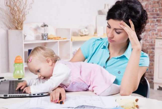 Ce e mai dificil: să stai acasă cu copilul sau să mergi la serviciu?
