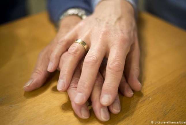 Psiholog despre cupluri în Germania: Nu vei vedea bărbaţi care fac copii şi lasă mamele să aibă grijă, deoarece ei „aduc bani în casă”