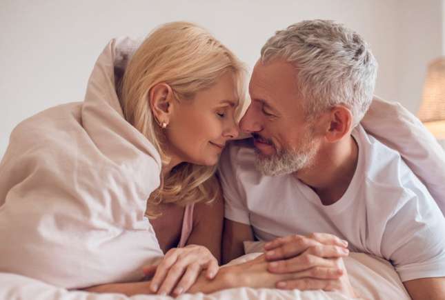 Viața sexuală sănătoasă la 30, 40 și 50 de ani: ce se schimbă și cum te menții în formă intimă