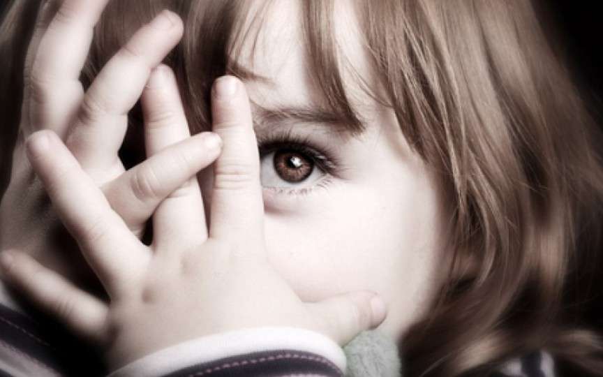 8 răni emoționale care îi rămân copilului pentru totdeauna