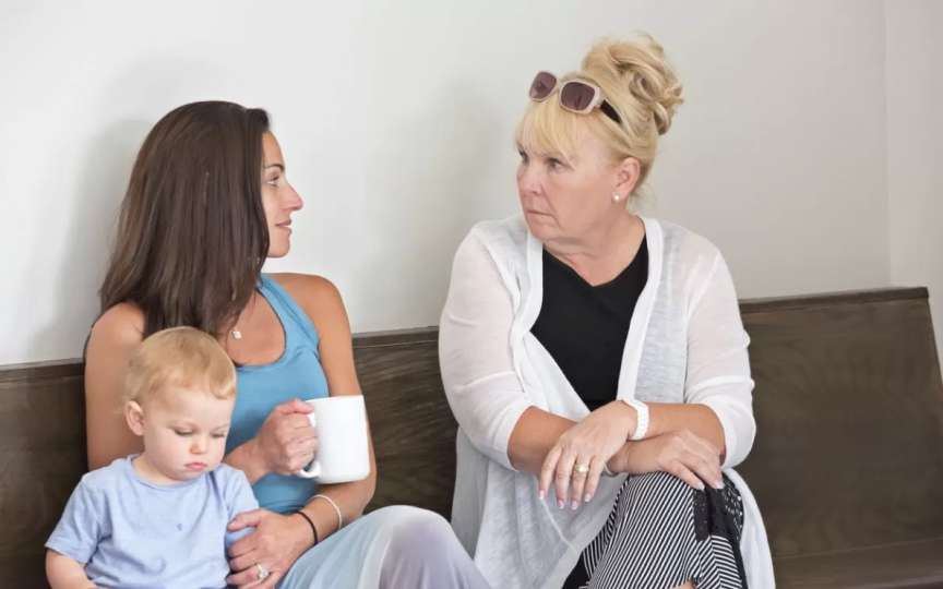 Cum gestionezi, ca mamă, conflictele dintre tine și bunica copilului, atunci când vine vorba de îngrijirea și creșterea micuțului tău