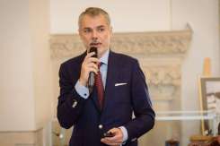 Vaccinurile anti COVID-19 afectează fertilitatea? Opinia medicului Mihai Craiu