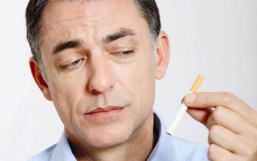 Motivele pentru care viitorii tătici ar trebui să renunţe la fumat