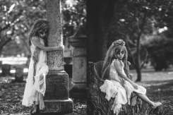 Idee de Haloween. Ce spui de o sesiune foto în cimitir?