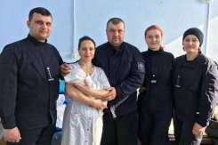 Un polițist de frontieră moldovean – „moașă” la nașterea propriului copil