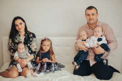 După doi ani de la prima naștere nu putea rămâne din nou însărcinată, iar o simplă procedură i-a adus tripleți. Află povestea Rodicăi Popa!