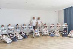 Are 24 de ani și este mamă pentru 20 de bebeluși de la mame surogat: Cheltuim 6 mii de dolari pe săptămână