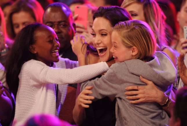 Reguli de educație a copiilor de care se conduce Angelina Jolie