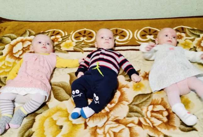 Povestea familiei de moldoveni care după 7 ani de încercări au conceput absolut natural tripleți