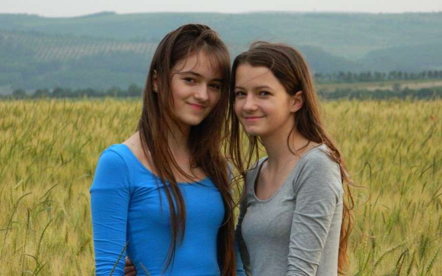 Adolescentele care şi-au donat cosiţa. Află de ce și cine sunt!