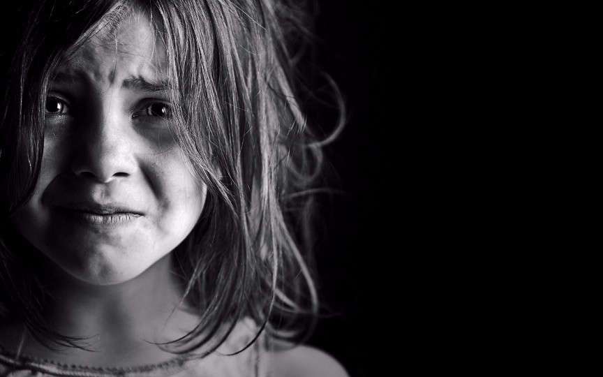 Îngrozitor! Fetiță de 12 ani violată în mod pervers de tatăl vitreg