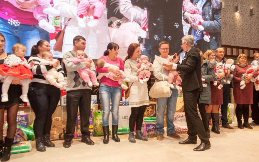 Daruri generoase de Crăciun pentru familiile cu tripleți din țară!