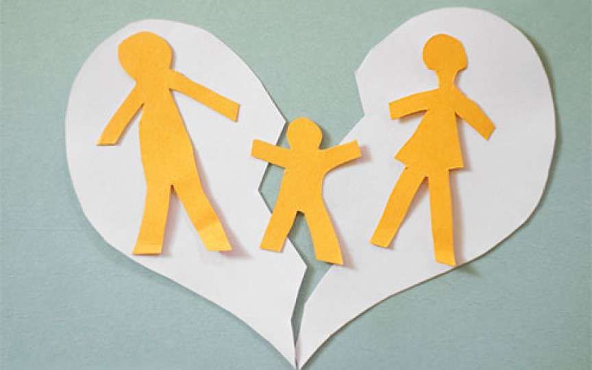 Povestea unui divorț: Mă spălam și spălam copilul, pe ascuns, în hotelul în care lucram
