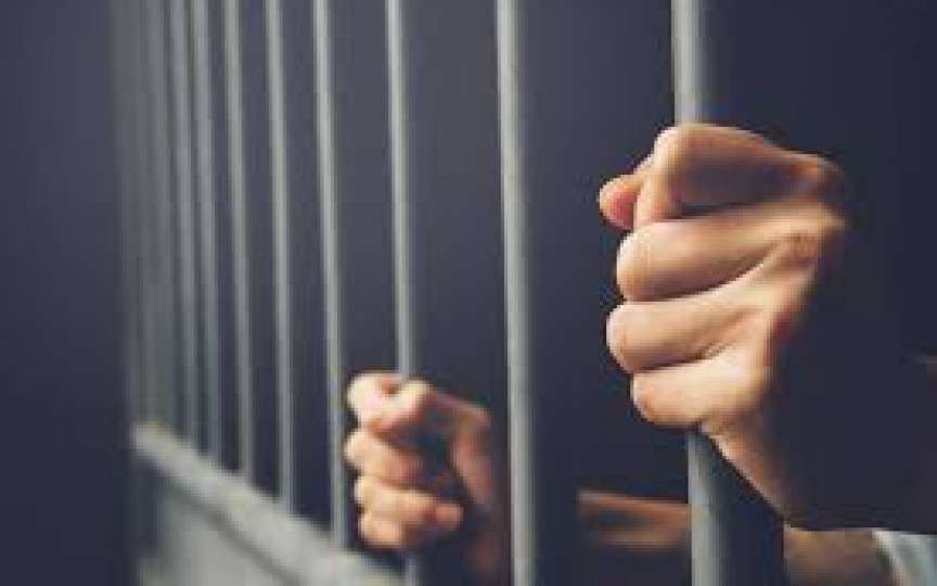 Un cuplu a fost condamnat pentru o crimă pe care nu a comis-o. După 27 de ani, ea a fost eliberată, dar el a murit în celulă