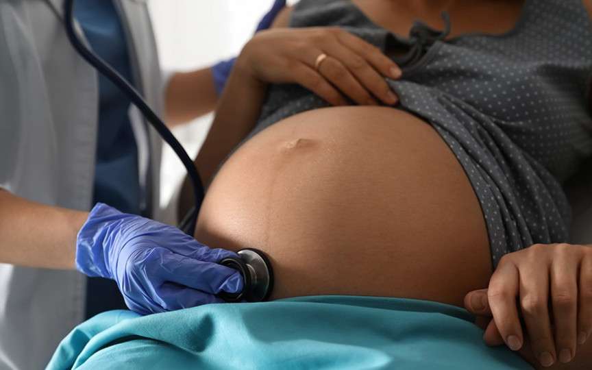 Cezariană în Danemarca. „Moașa a chemat medicul doar cu scandal. Eu am fost la un pas de moarte, iar copilul a trebuit resuscitat”