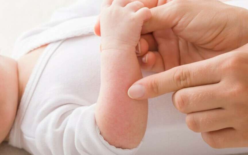O mamă care a ales un nume rar pentru copilul său e furioasă că a devenit popular