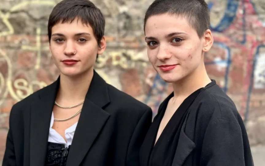 Gemene identice separate la naștere, s-au cunoscut la 19 ani pe Tik-Tok
