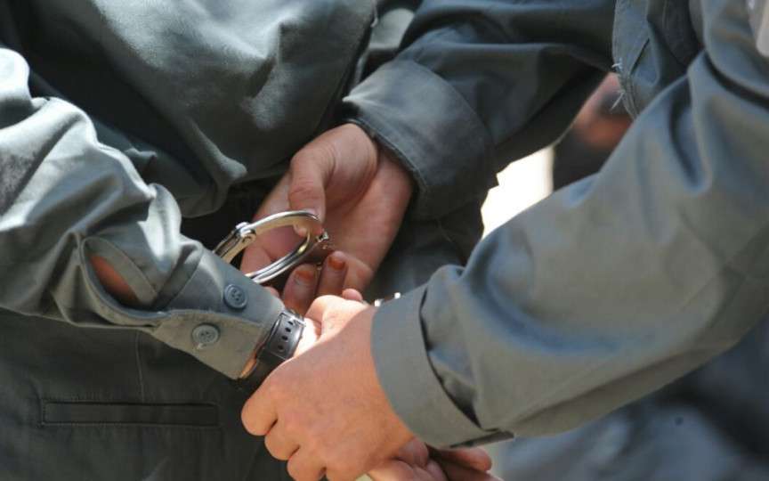 Pios în comunitate, violator acasă. Un pastor din Arad și-a siluit cele trei fete. Ororile au ieșit la iveală târziu