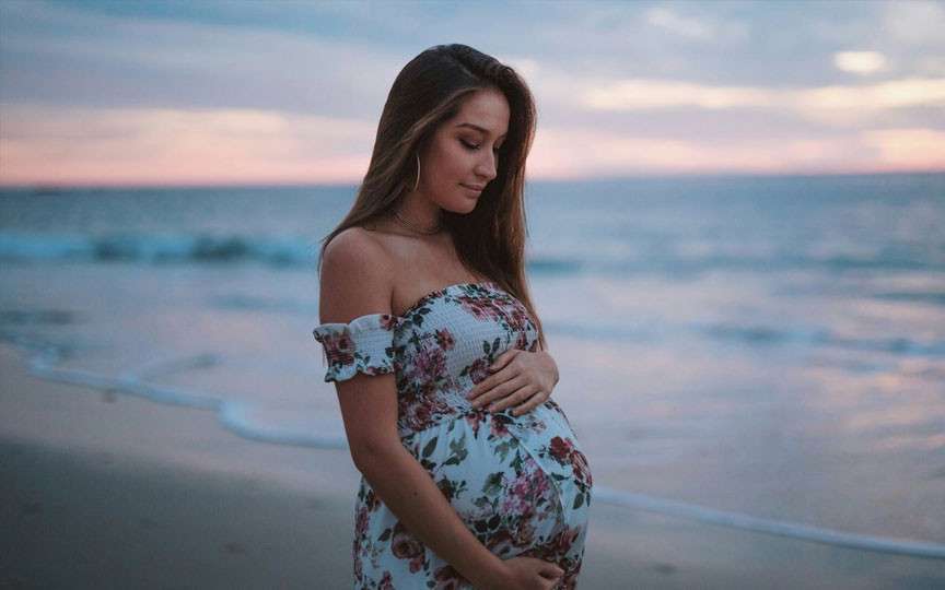Până la ce vârstă îți mai poți amâna maternitatea? Ce spun specialiștii despre fertilitate, riscuri și soluții moderne