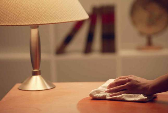 8 trucuri practice care te vor scăpa de praful din casă