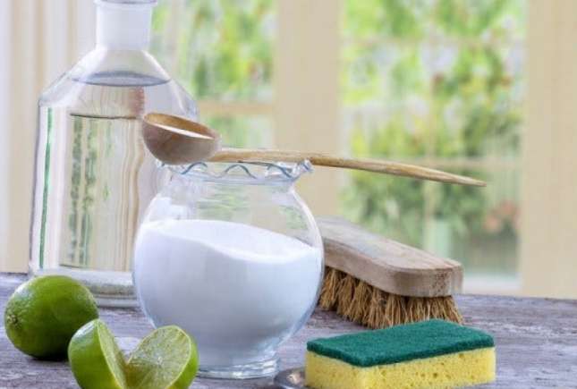Soluții de curățare pe care le poți face din produsele găsite în fiecare gospodărie