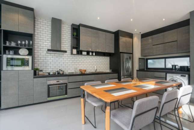 Amenajarea bucătăriei deschise: cum să integrezi spațiile pentru un look modern