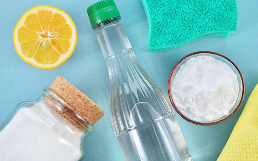 Soluții de curățare pe care le poți face folosind produse din gospodărie