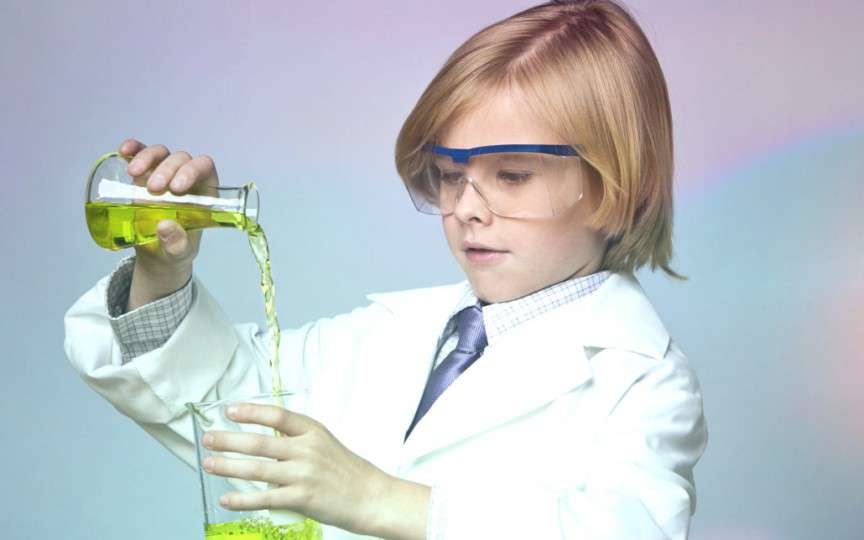 Experimente științifice simple pentru copii