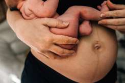 Îngrijirea postpartum: De ce este importantă starea de sănătate a proaspetelor mămici, în primul an după naștere