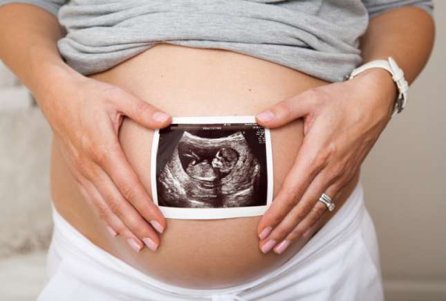 În săptămâna a 18-a de sarcină copilul poate auzi bătăile inimii mamei