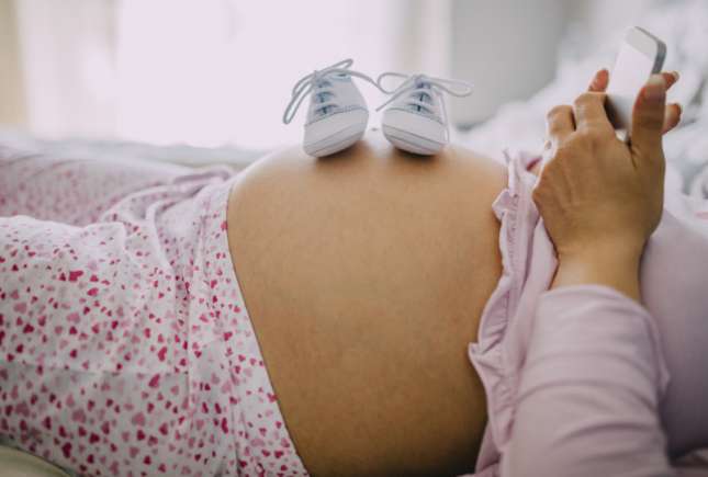 În săptămâna 30-a de sarcină bebelușul este mare cât o varză