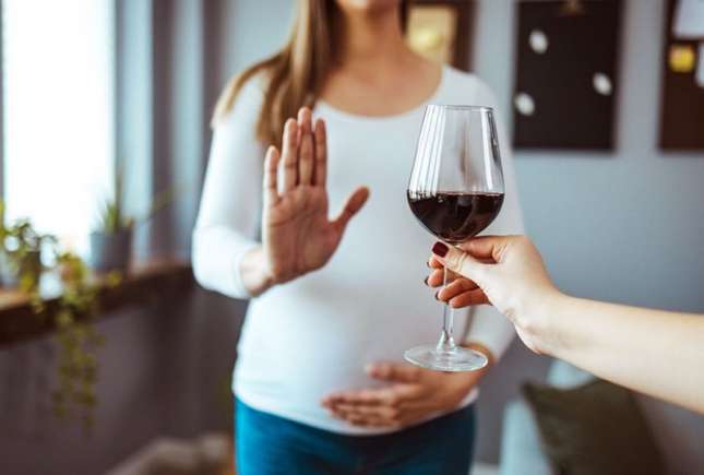 Efectul alcoolului în primele săptămâni de sarcină – ce trebuie să știi