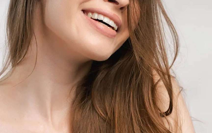 Cum să reduci ridurile de pe gât: sfaturi de la îngrijire acasă la proceduri cosmetice