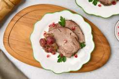 Friptură de porc cu struguri la cuptor – aromă fructată și carne fragedă