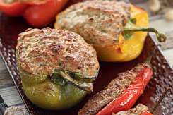 Ardei umpluți cu carne de vită și cartofi – rețetă pas cu pas