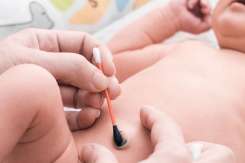 Îngrijirea corectă a bontului ombilical la nou-născut: sfaturi de la pediatri