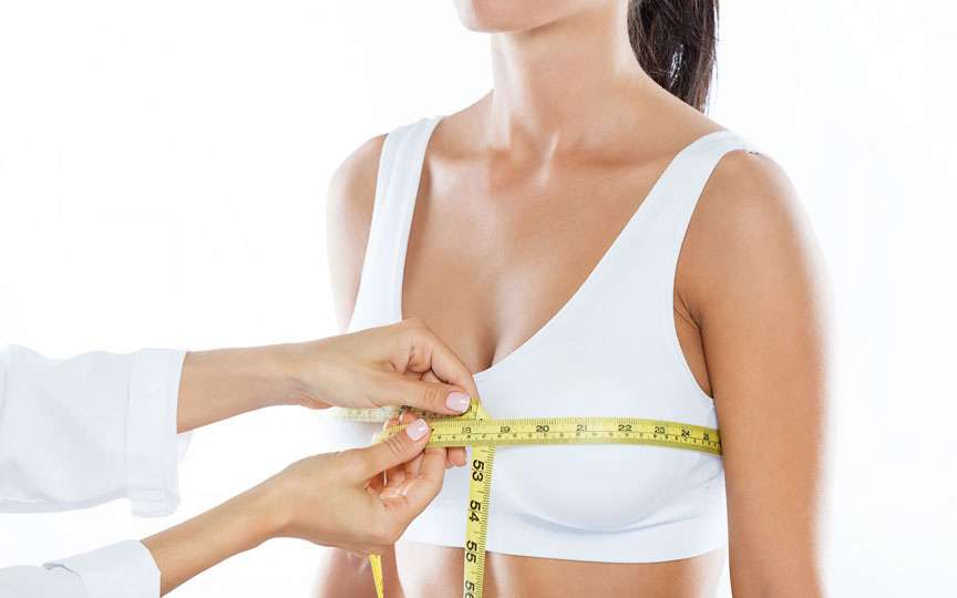 Cum să îți refaci sânii după sarcină și alăptare – sfaturi de la chirurgul plastician