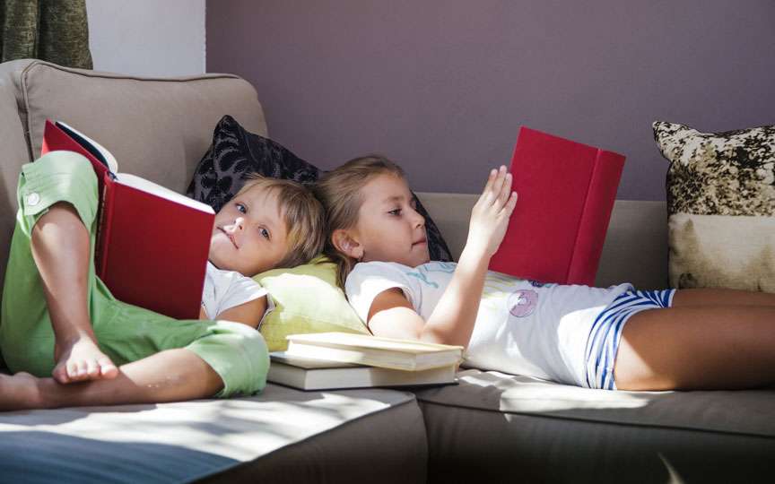Cum și când să înveți copilul să citească – sfaturi practice de la părinți și experți