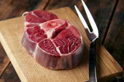 Dieta carnivoră: ce se întâmplă dacă mănânci doar carne și ce riscuri implică