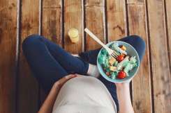 Alimentația periculoasă pentru femeile însărcinate: veganism și crudivorism