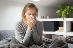 Infecțiile respiratorii cresc: ANSP raportează cazuri de gripă și COVID-19
