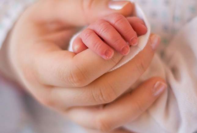 Indemnizația unică la naștere crește în 2026: părinții primesc peste 500 lei în plus