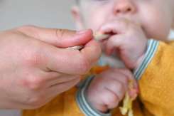 Greșelile frecvente ale părinților la diversificare: recomandările medicului nutriționist