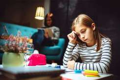 Psiholog: trei greșeli ale părinților care distrug motivația școlară a copiilor