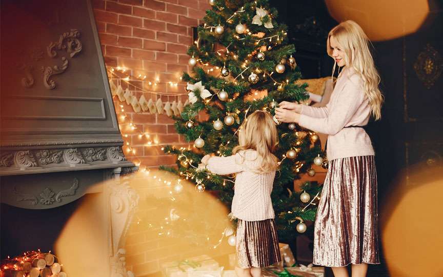 Pericole ascunse în decorul de sărbători: cum îți protejezi familia și copiii