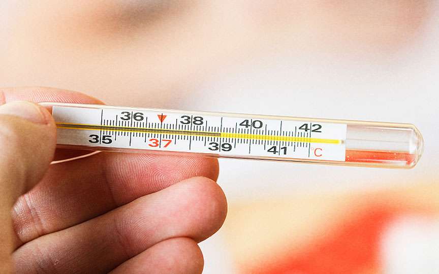 Cum se scade corect temperatura la copil: ghid complet pentru părinți
