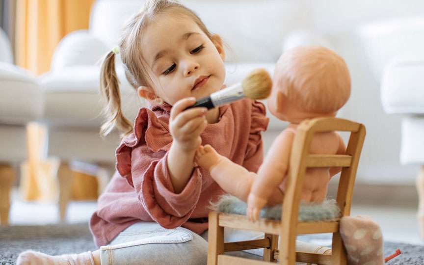 Cum să înveți copilul să se joace singur: sfaturi practice pentru părinți