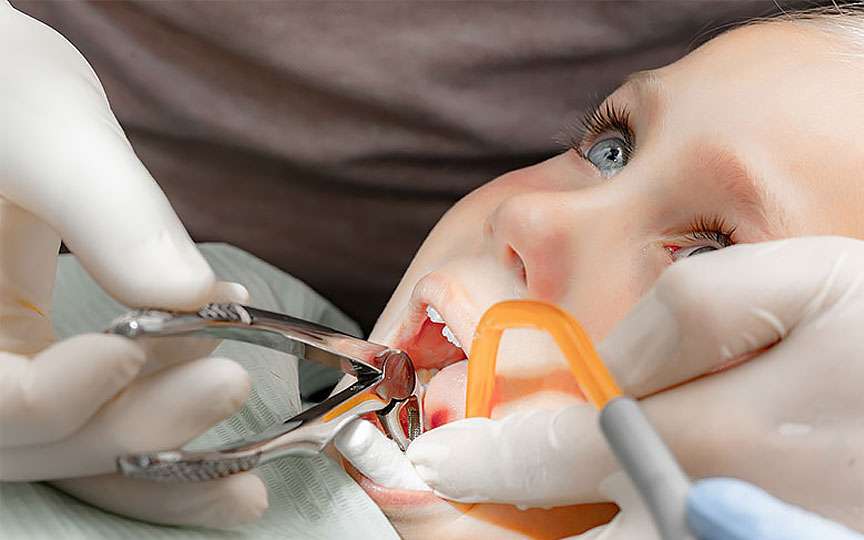 Dacă nu dor dinții, înseamnă că totul e în regulă? Cele mai frecvente întrebări adresate stomatologului pediatru